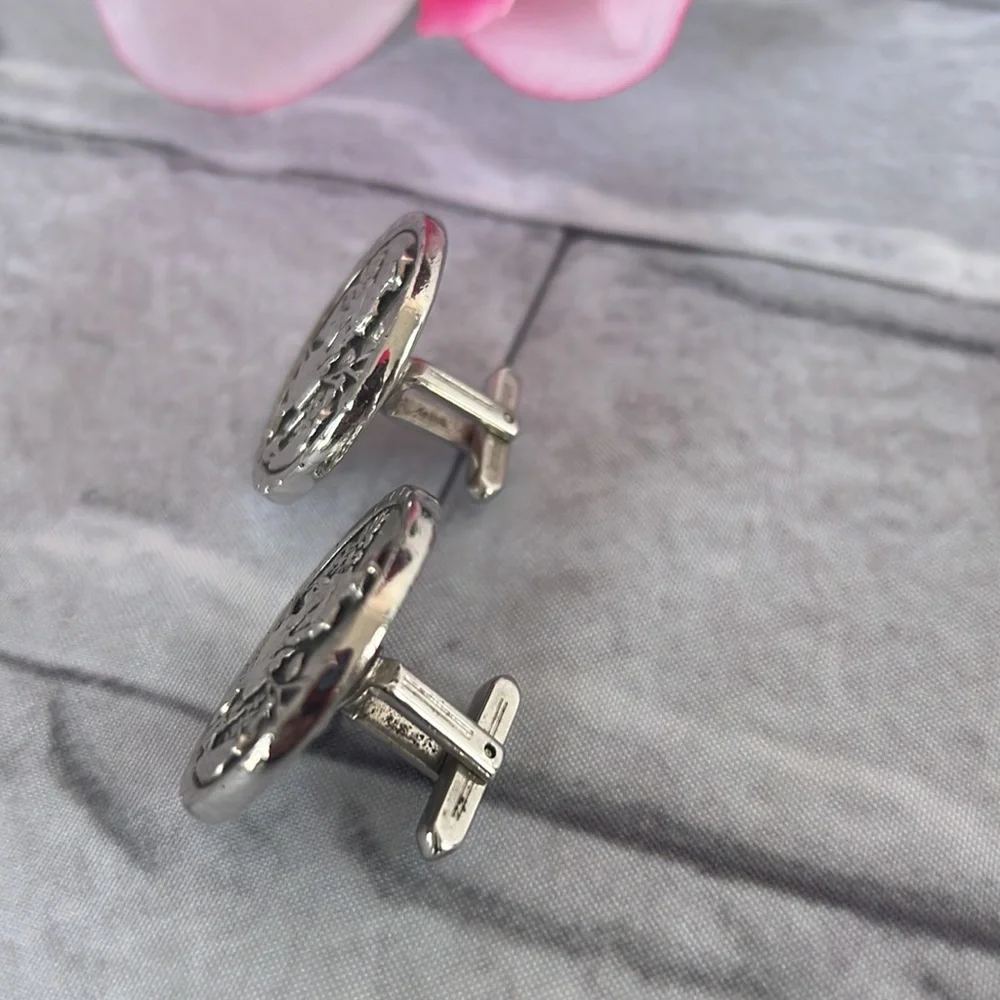 Vintage Hickok Round shaped silver toned cuff links